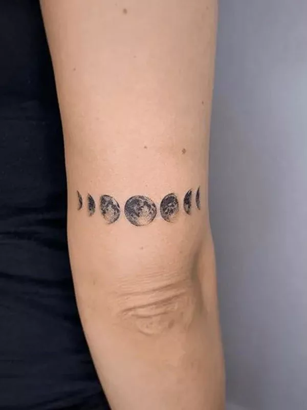 طرح تاتو ماه برای بازو